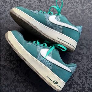 Nike Air Force 1 Low 488298-306
Size 12